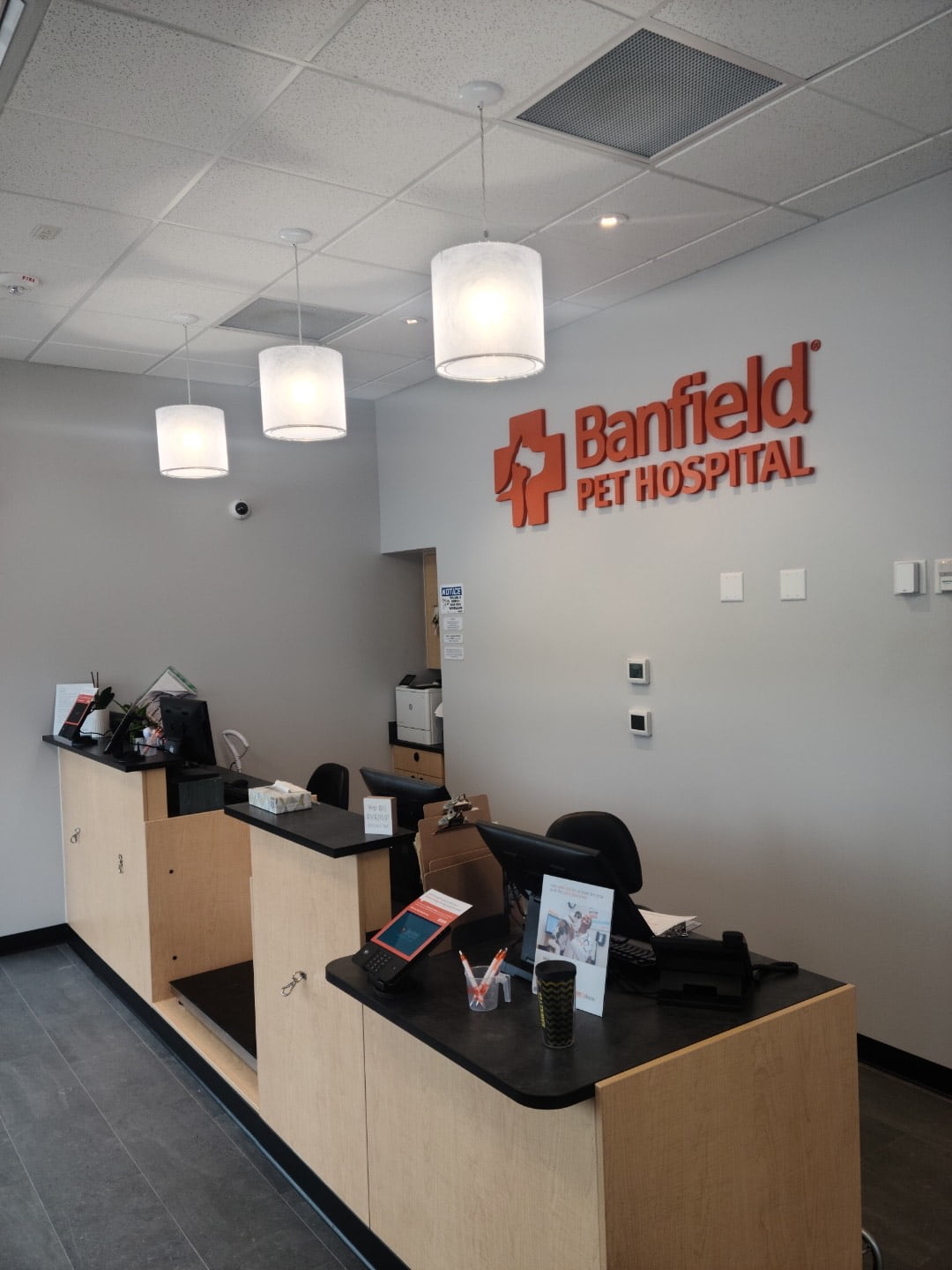 Banfield Pet Hospital Ankeny Delaware - front office