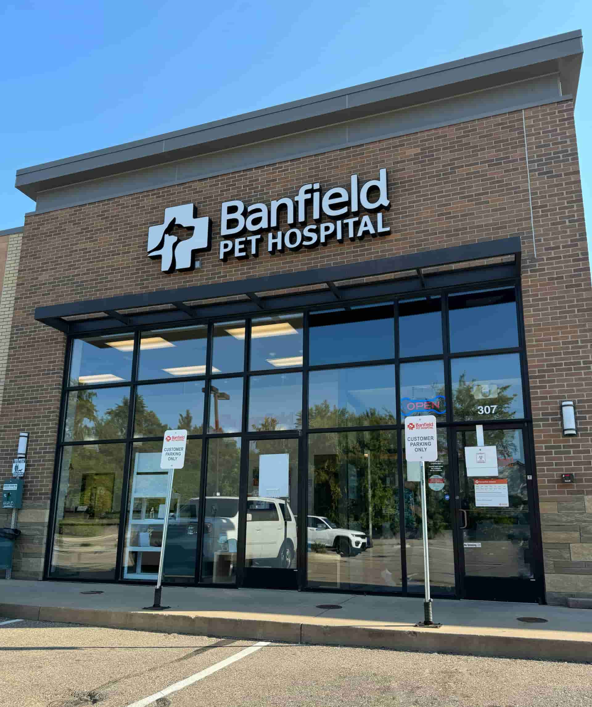 Banfield pet shops hospital holiday hours