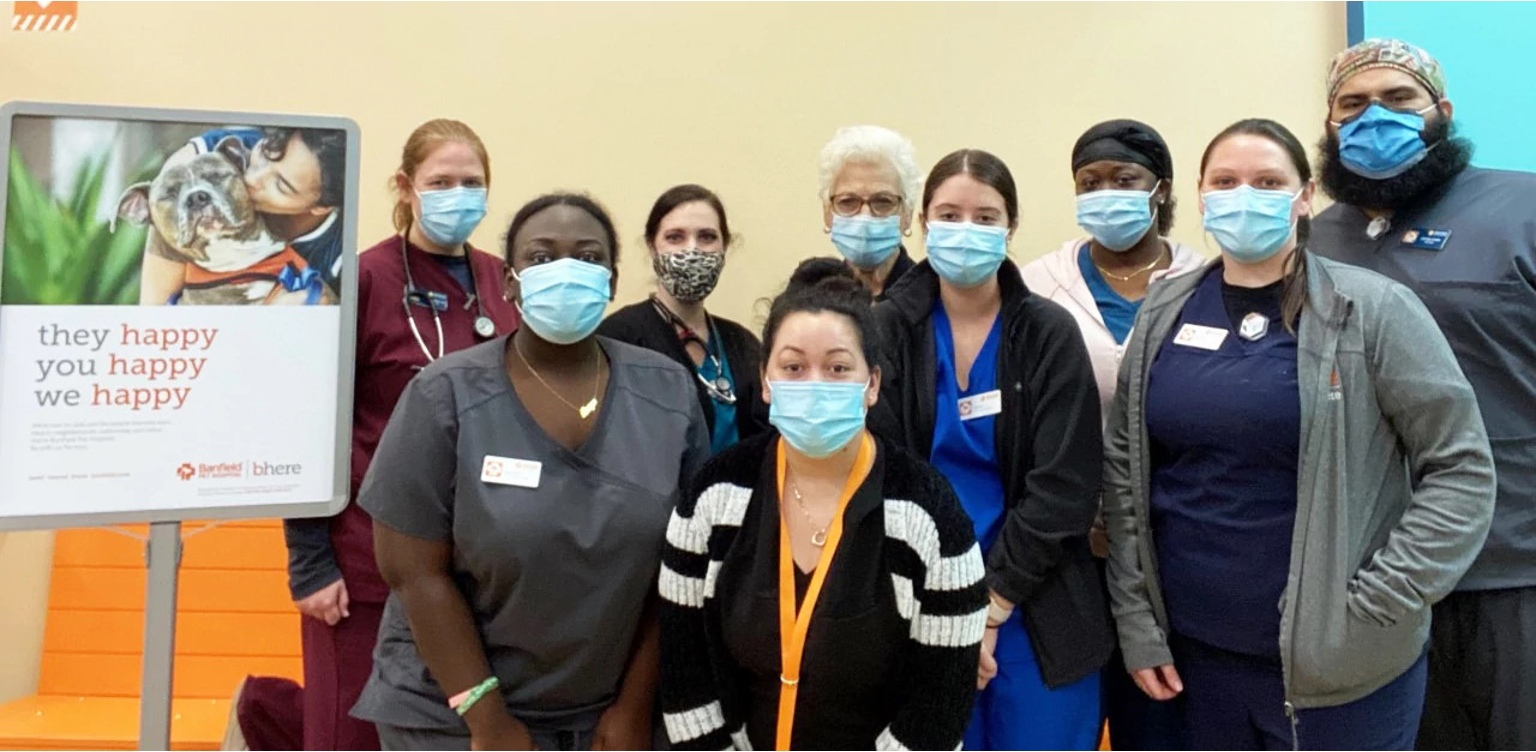 A group of Banfield Associates at the Banfield Pet Hospital